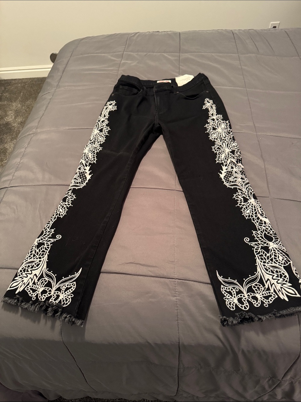 Johnny Was Black Embroidered Cropped Baby Boot Cut Jeans.